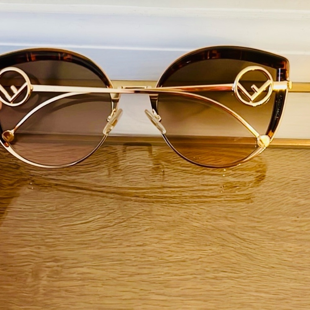 FENDI Cateye Sunglasses - Picture 5 of 7